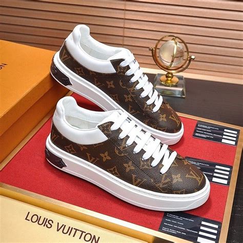 scarpe sneakers uomo Louis Vuitton Usate Con Leggeri Segni Di 